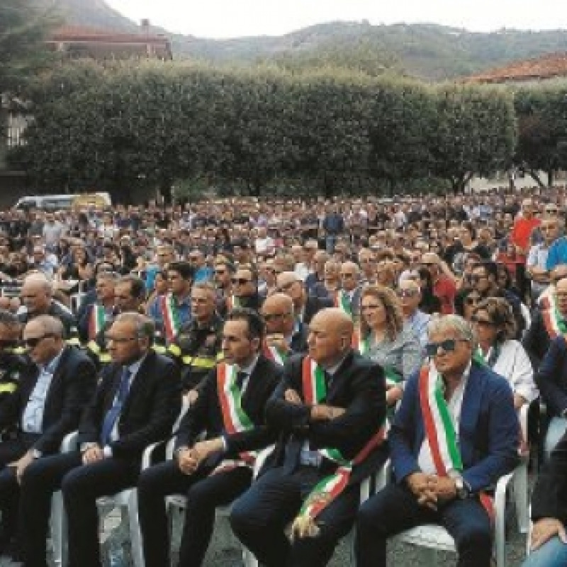 Il commosso saluto della Calabria all'eroe di Rigopiano
