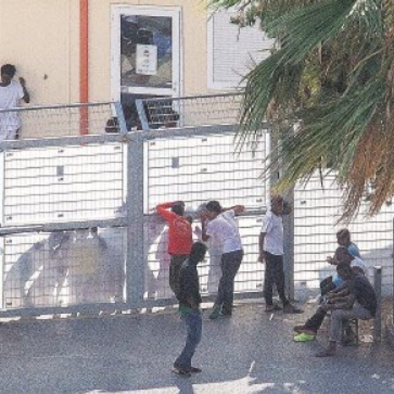 I migranti della Diciotti a Messina in attesa di trasferimento