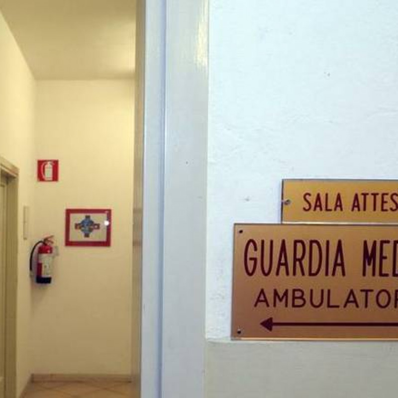 La porta dell'ambulatorio della Guardia medica è rimasta chiusa