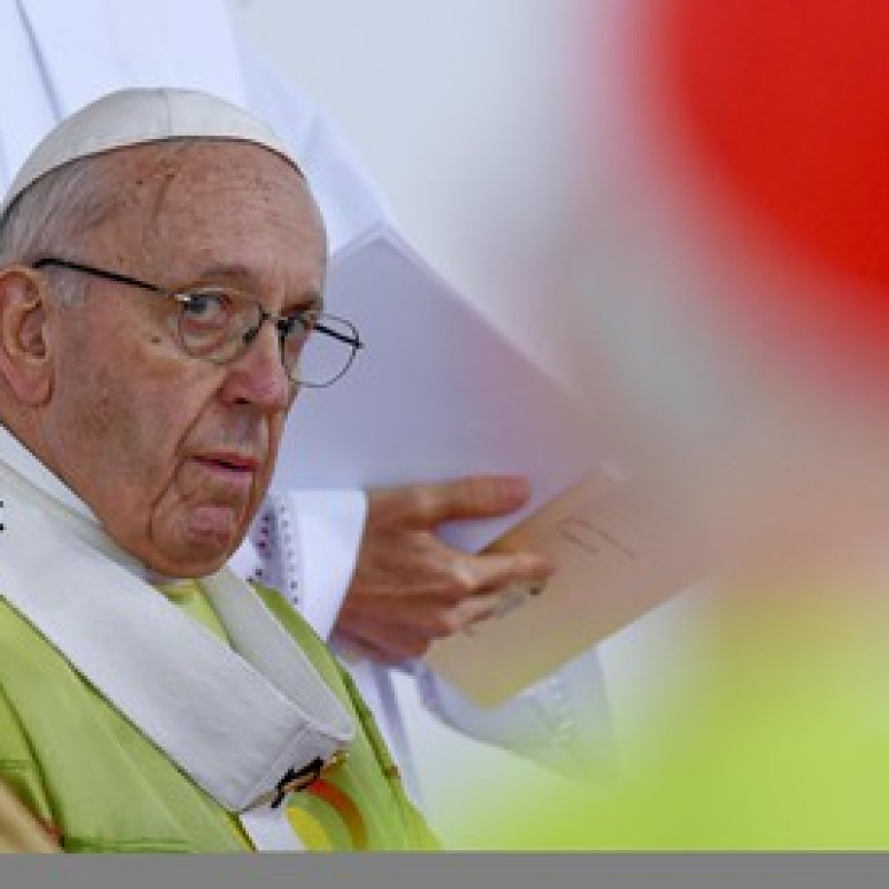 Il Papa: "Tacere e pregare in risposta a chi cerca scandalo"