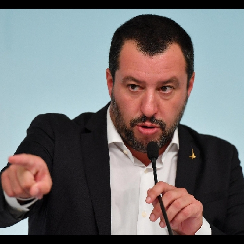 Factbox: Salvini's security-migrant decree