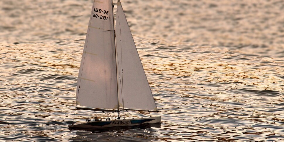 Barca a vela dispersa nel Tirreno: a bordo due italiani. Era partita il 10 settembre da Vibo Valentia