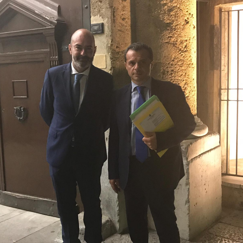 Il sindaco con il vicesindaco Mondello usciti dal vertice di Palermo