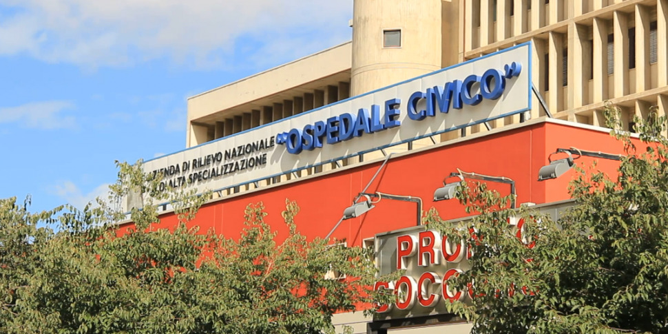 Palermo, ferito a colpi di pistola al mercato Ballarò: in ospedale il 49enne Antonio Madonia Palermo, ferito a colpi di pistola al mercato Ballarò: in ospedale il 49enne Antonio Madonia