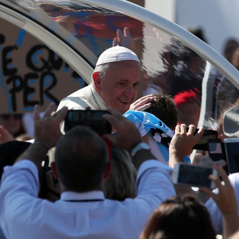 Papa Francesco accolto dalla folla al Foro Italico di Palermo