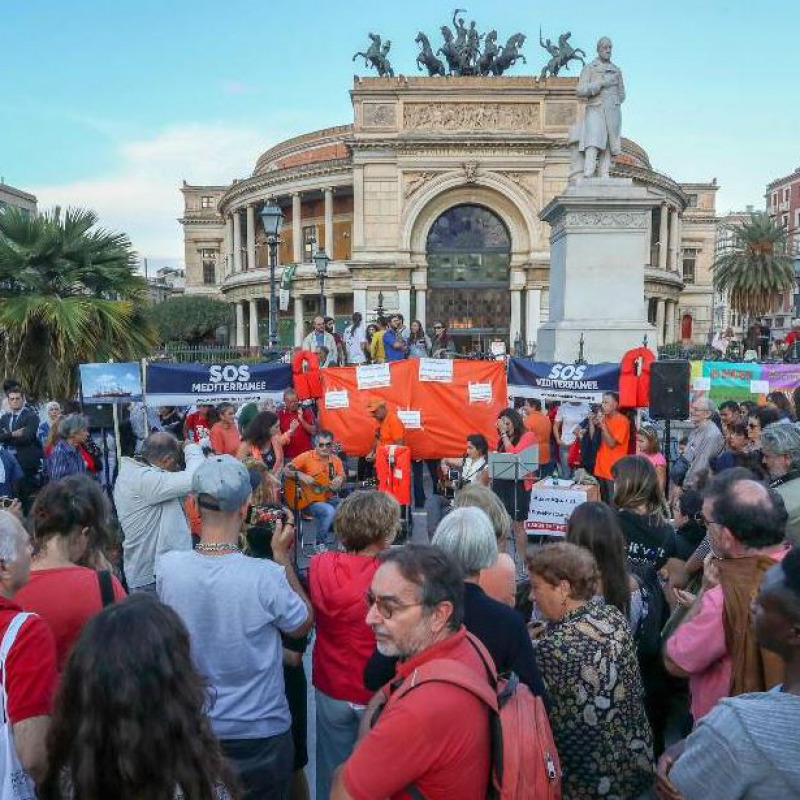 La manifestazione a favore dell'Aquarius a Palermo