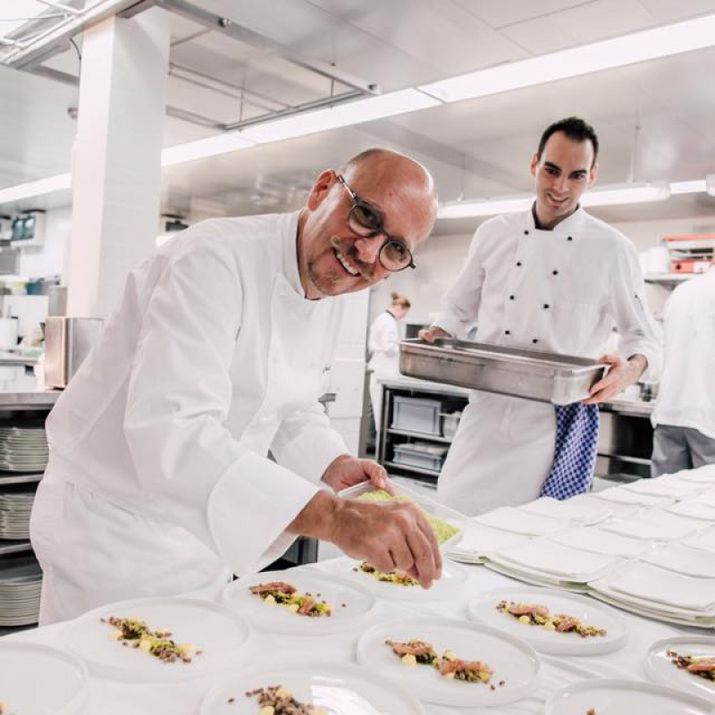 Heinz Beck, lo chef tedesco che ha conquistato la sua prima stella Michelin nel suo nuovo ristorante St. George a Taormina