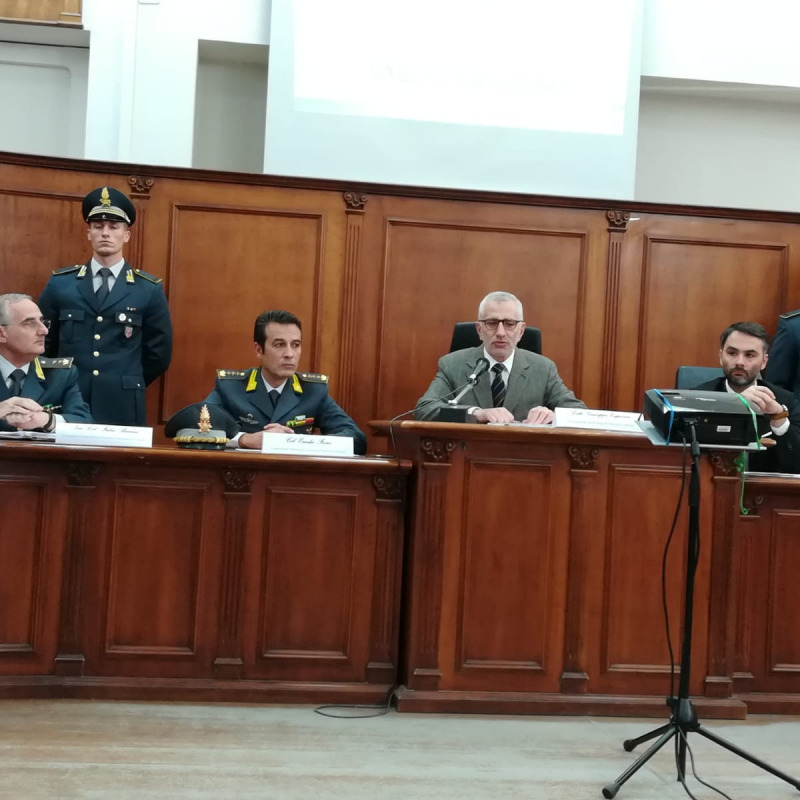 La conferenza stampa del procuratore Giuseppe Capoccia e degli investigatori della guardia di finanza di Crotone