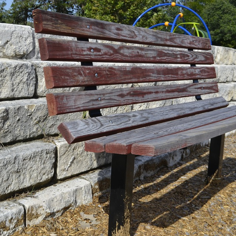 La panchina di un parco - foto pixbay