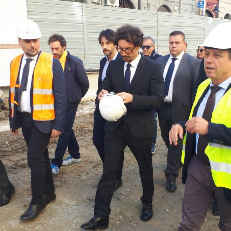 Il ministro per le Infrastrutture Danilo Toninelli nel cantiere Rfi a Palermo