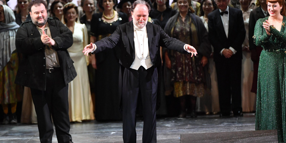 Scala di Milano, notte in osservazione per Chailly dopo il malore durante la direzione del Macbeth Scala di Milano, notte in osservazione per Chailly dopo il malore durante la direzione del Macbeth