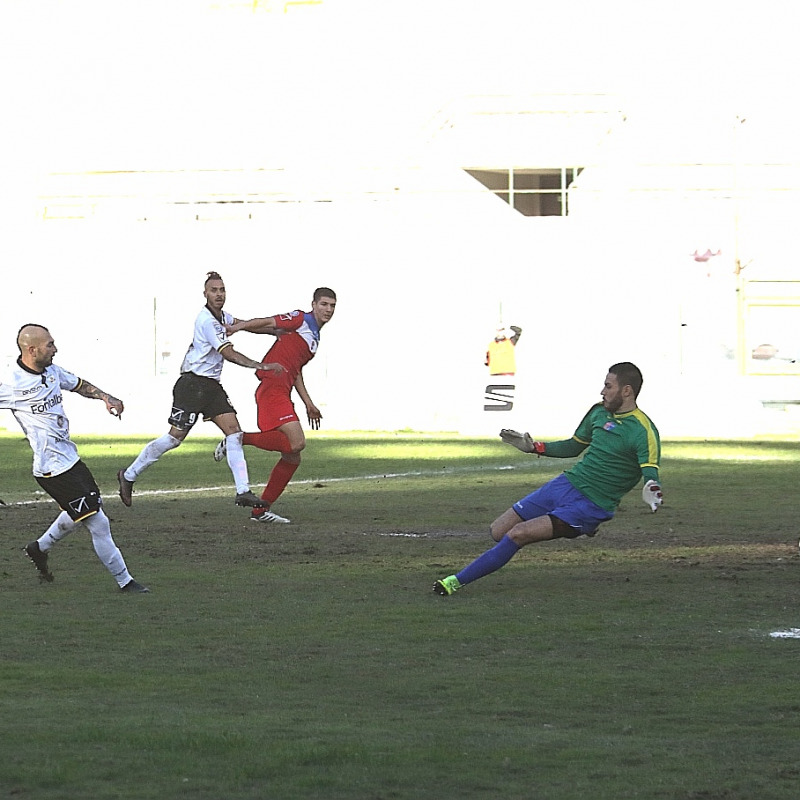Pietro Arcidiacono realizza il gol dell'1-0 (foto Rocco Papandrea)