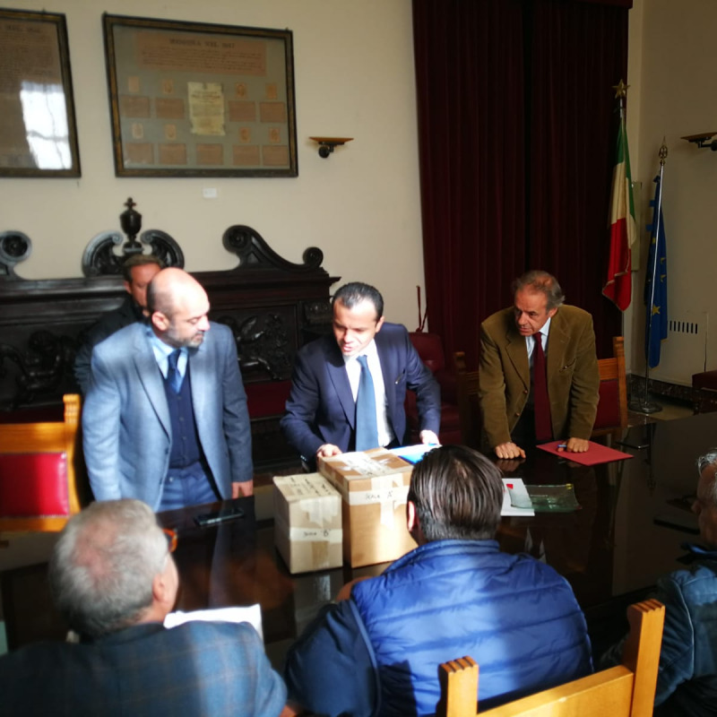 Da sinistra il vicesindaco Mondello, il sindaco De Luca e Scurria