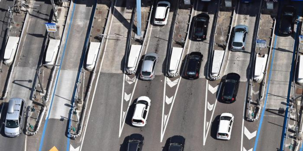 Il Garante privacy sanziona Autostrade spa per 420mila euro: trattati illecitamente i dati di una lavoratrice poi utilizzati per giustificarne il licenziamento Il Garante privacy sanziona Autostrade spa per 420mila euro: trattati illecitamente i dati di una lavoratrice poi utilizzati per giustificarne il licenziamento