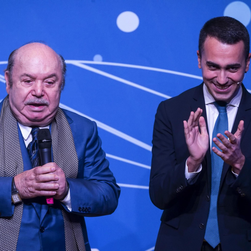 Lino Nanfi con Di Maio durante l'evento del Movimento 5 stelle a Roma