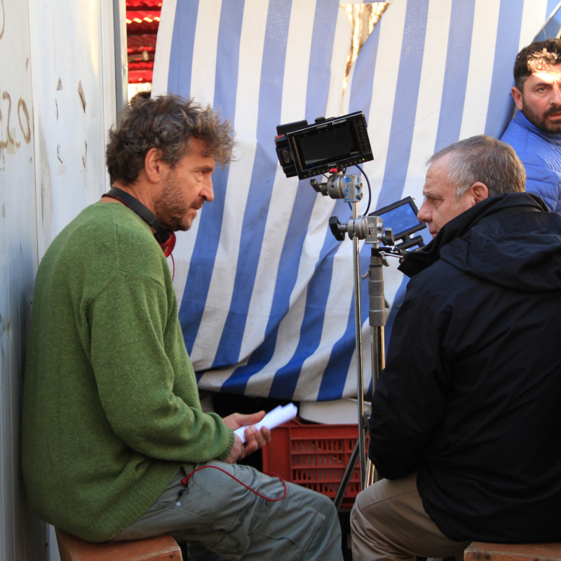 Il regista Giacomo Campiotti al mercato Sant'Orsola in occasione delle riprese del film