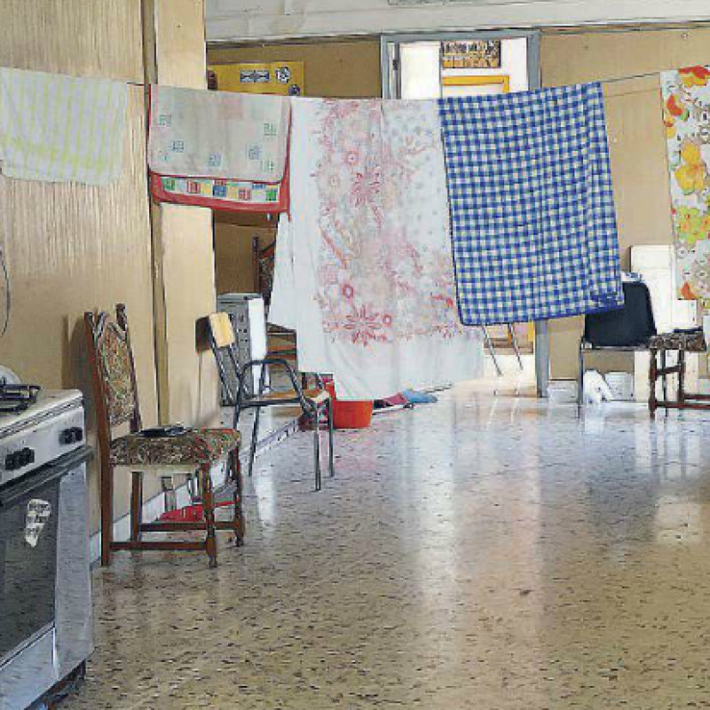 Molte famiglie messinesi vivono all'interno di scuole in disuso