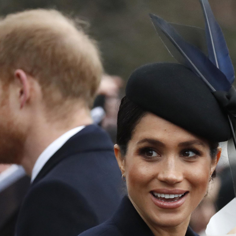 Britain's Prince Harry and Meghan, Duchess of Sussex meet members of the crowd after attending the Christmas day service at St Mary Magdalene Church in Sandringham in Norfolk, England, Tuesday, Dec. 25, 2018. (ANSA/AP Photo/Frank Augstein) [CopyrightNotice: Copyright 2018 The Associated Press. All rights reserved]