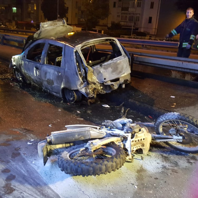 Messina, ruba una moto e fugge ma finisce contro un'auto e prende fuoco: gravissimo in ospedale - Foto