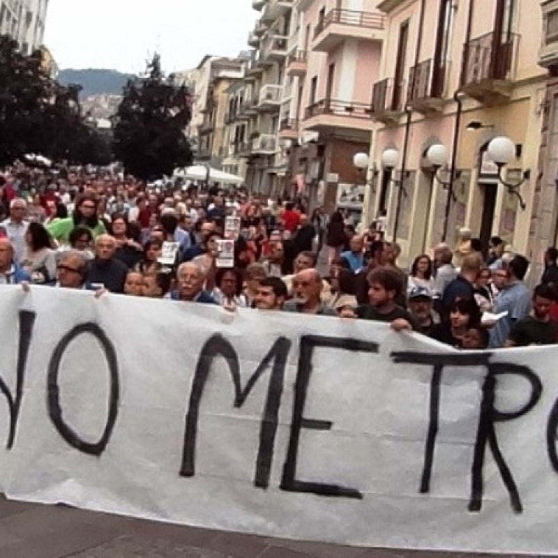 Una protesta contro la metro a Cosenza