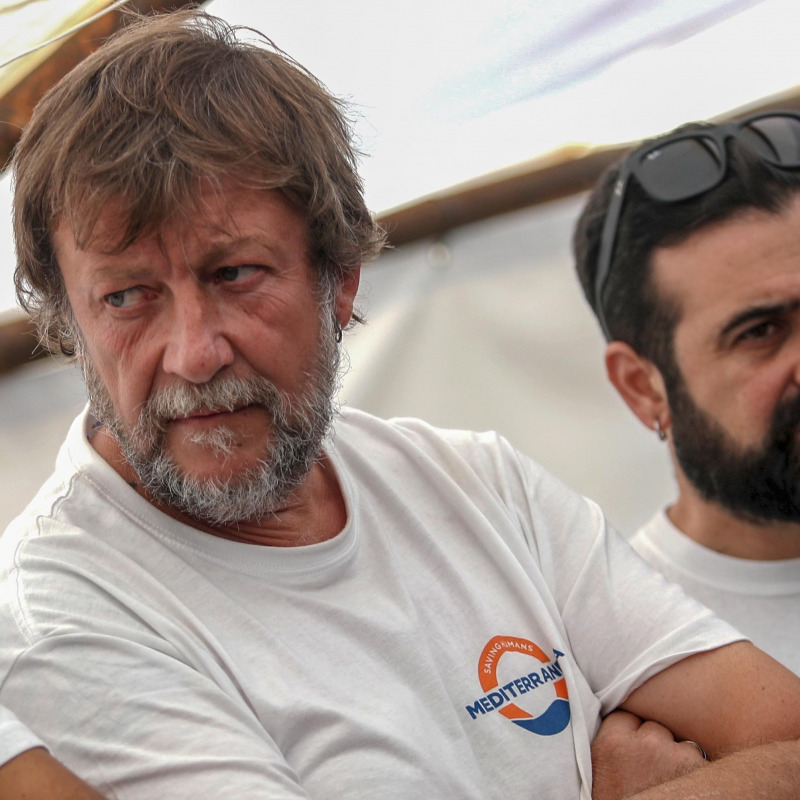 Luca Casarini durante una conferenza stampa sulla nave Mare Jonio