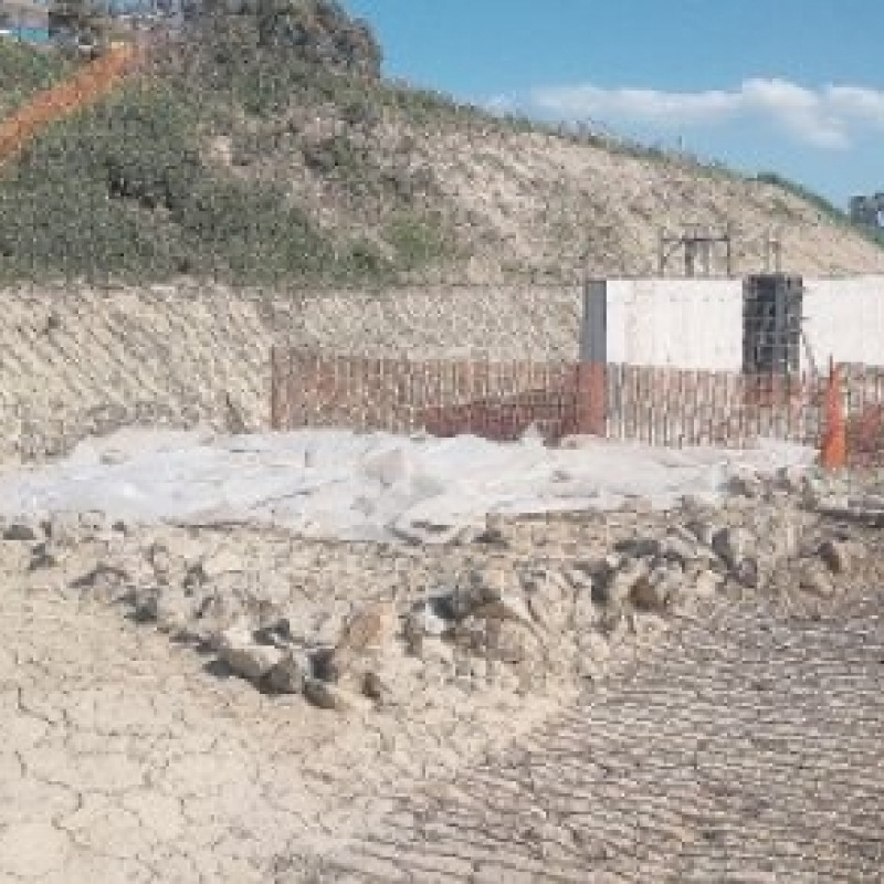 Struttura muraria emersa durante gli scavi