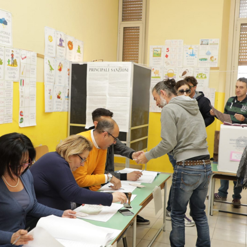 Un seggio elettorale a Messina