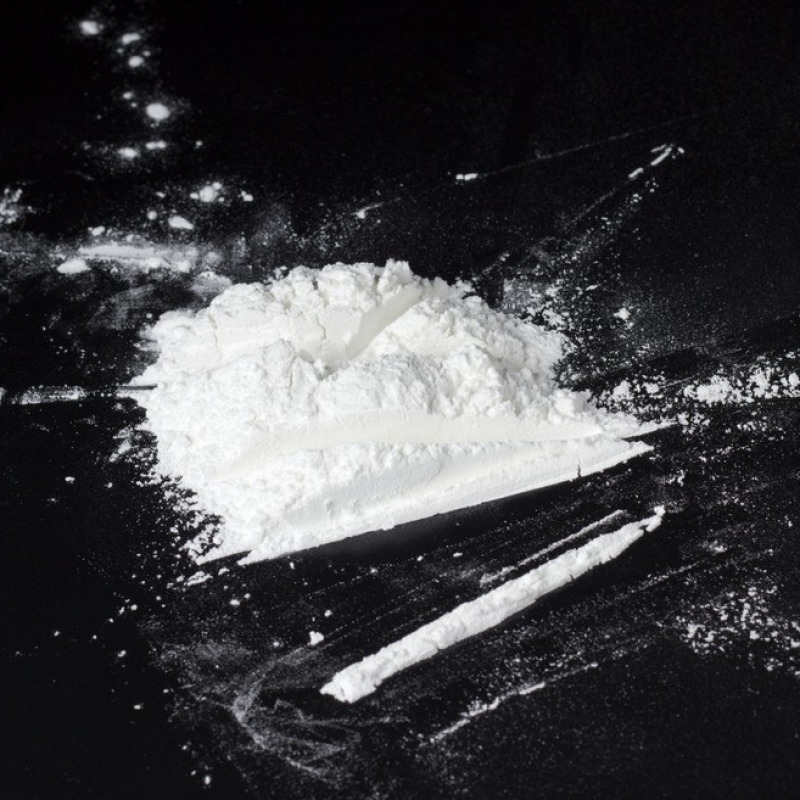 Sequestrati circa 40 grammi di cocaina e oltre un chilo di marijuana che sul mercato avrebbero fruttato oltre 10mila euro