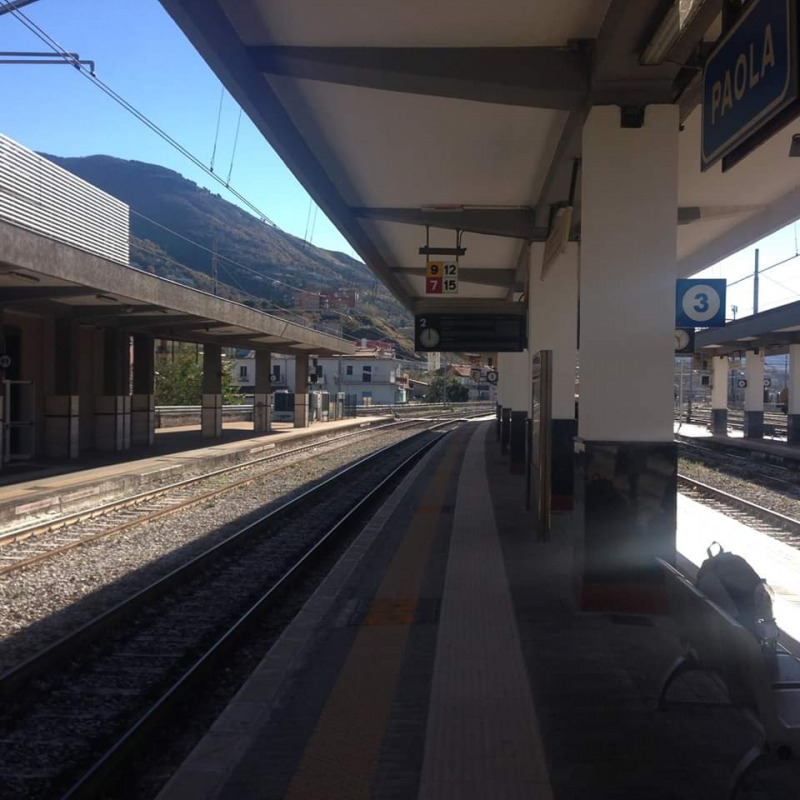 La stazione ferroviaria di Paola