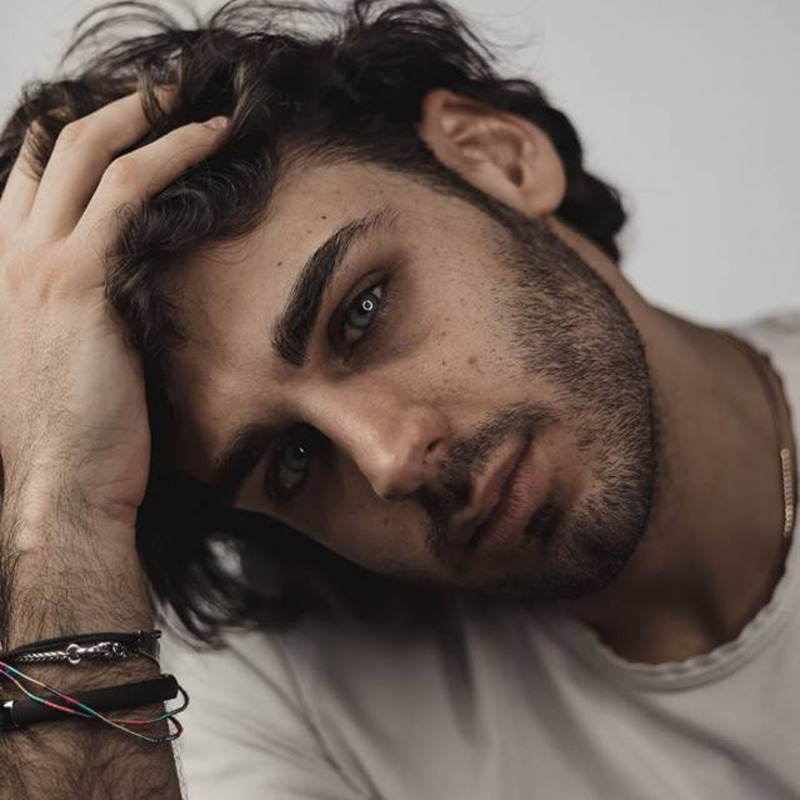 Il ciclone Alberto conquista le copertine: dalle granite messinesi a sex symbol, l'ascesa del tenore