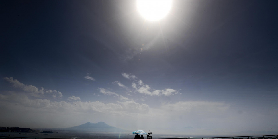 Caldo: bollino arancione a Reggio, rosso a Palermo. Temperature in ulteriore aumento a Messina Caldo: bollino arancione a Reggio, rosso a Palermo. Temperature in ulteriore aumento a Messina