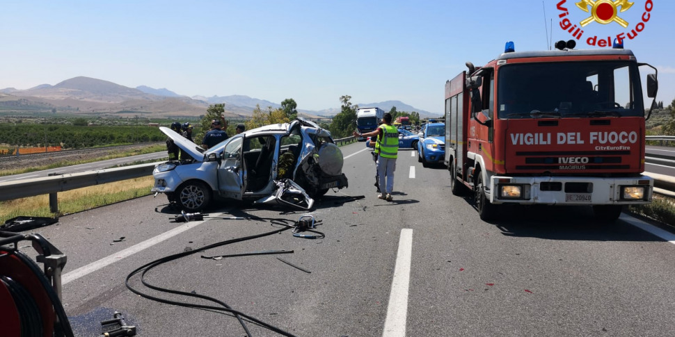 Ancora sangue sulle strade siciliane, un morto in un incidente sulla ...