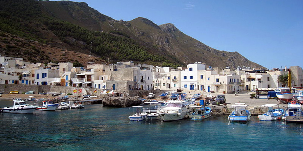 Marettimo, giovane marinaio colpito da infarto: soccorso dalla Guardia Costiera di Trapani Marettimo, giovane marinaio colpito da infarto: soccorso dalla Guardia Costiera di Trapani