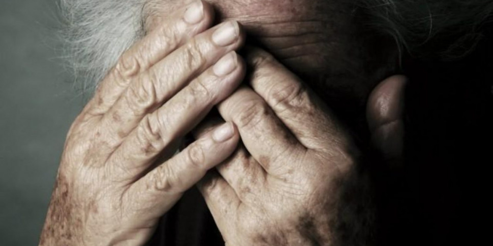 la denuncia dell avvocato malato di alzheimer siciliano picchiato con un bastone per farlo mangiare