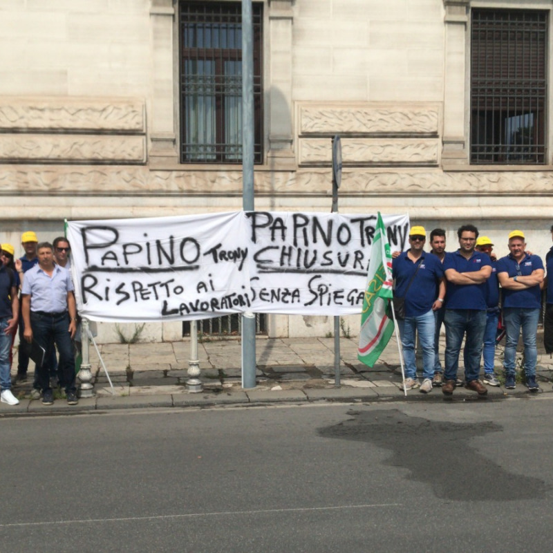 La protesta dei dipendenti del gruppo Papino a Messina