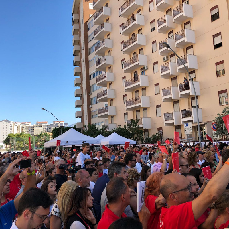La folla in via D'Amelio a Palermo
