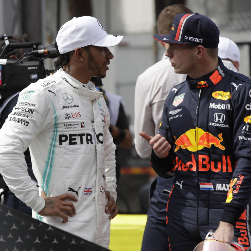 Lewis Hamilton e Max Verstappen