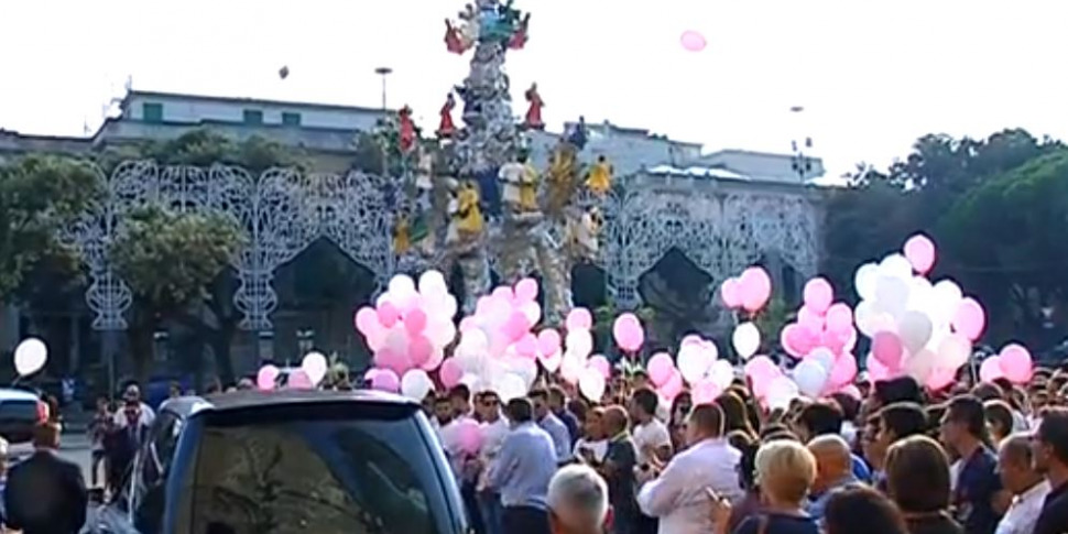 Una città accanto ad Aurora, Messina dà l'addio alla giovane vittima