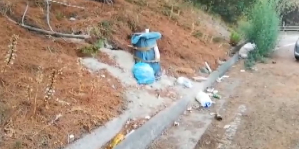 Messina, tonnellate di rifiuti abbandonati in autostrada