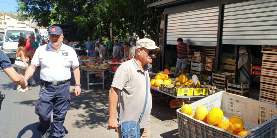 Venditori ambulanti, stop dell'Annona su viale Europa