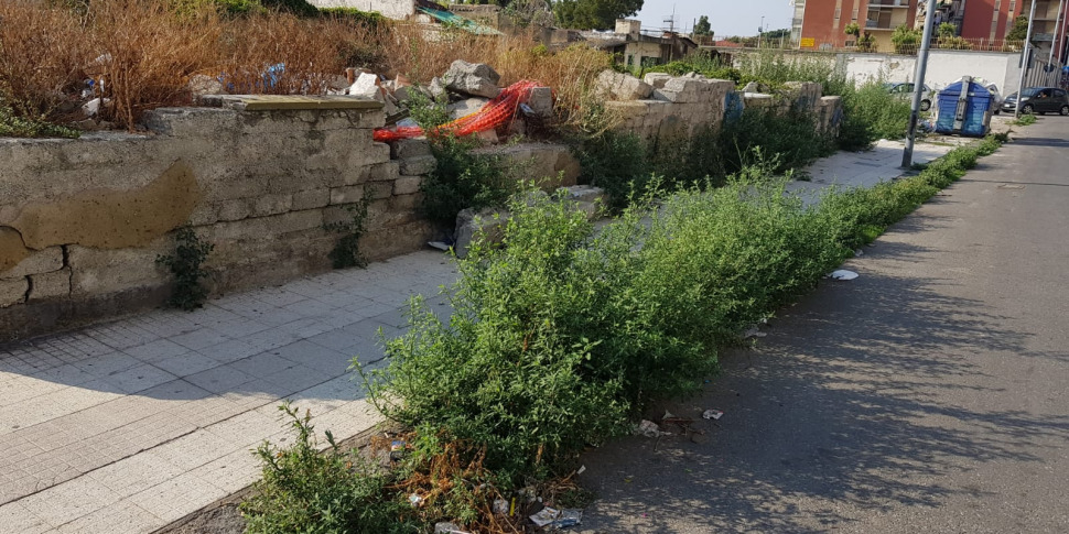 Degrado nel rione Taormina a Messina