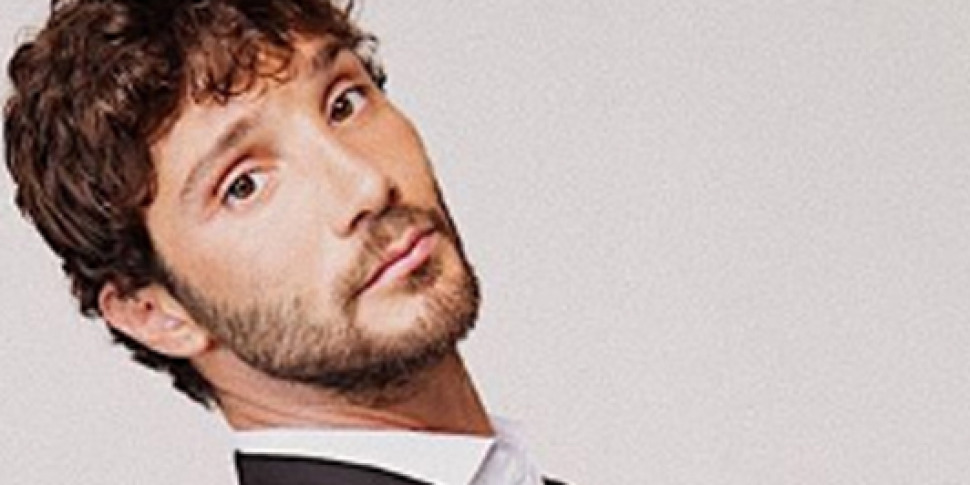 Video di Stefano De Martino sul web, scattano le denunce anche per post offensivi sui social