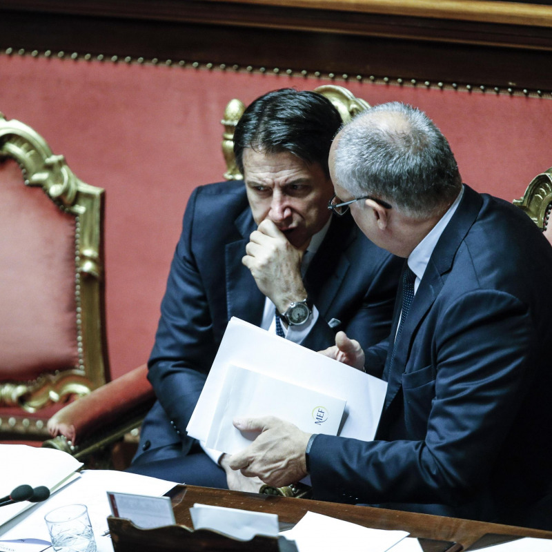 Il presidente del Consiglio Giuseppe Conte e il ministro dell'Economia Roberto Gualtieri
