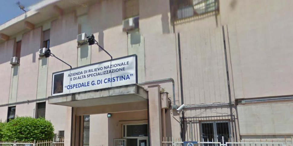 Bimbo di 4 anni ingerisce una pila, salvato dai medici a Palermo Bimbo di 4 anni ingerisce una pila, salvato dai medici a Palermo