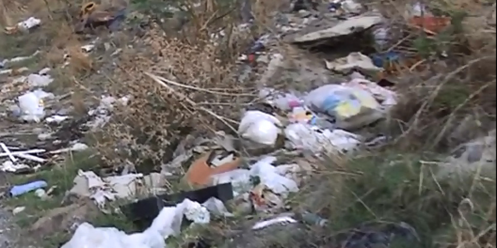 Differenziata a Messina, nascono i primi problemi: rifiuti nei torrenti e operatori in difficoltà