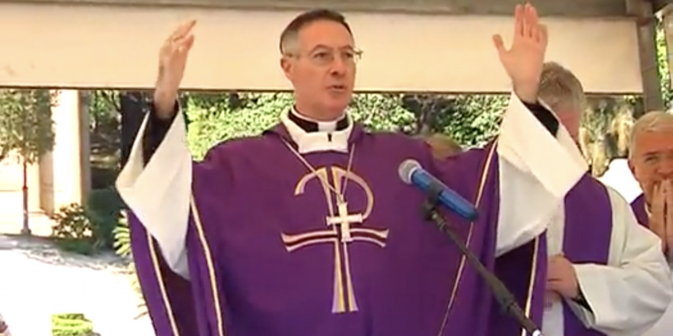 Messina, monsignor Di Pietro: "Non vergognatevi di portare i figli al Camposanto"