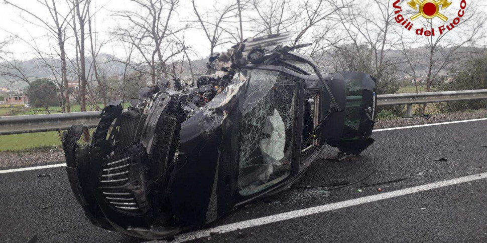 Tragico scontro tra due auto sulla statale 107 a Rocca di Neto: un ...