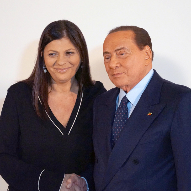 Silvio Berlusconi con la neo governatrice Jole Santelli