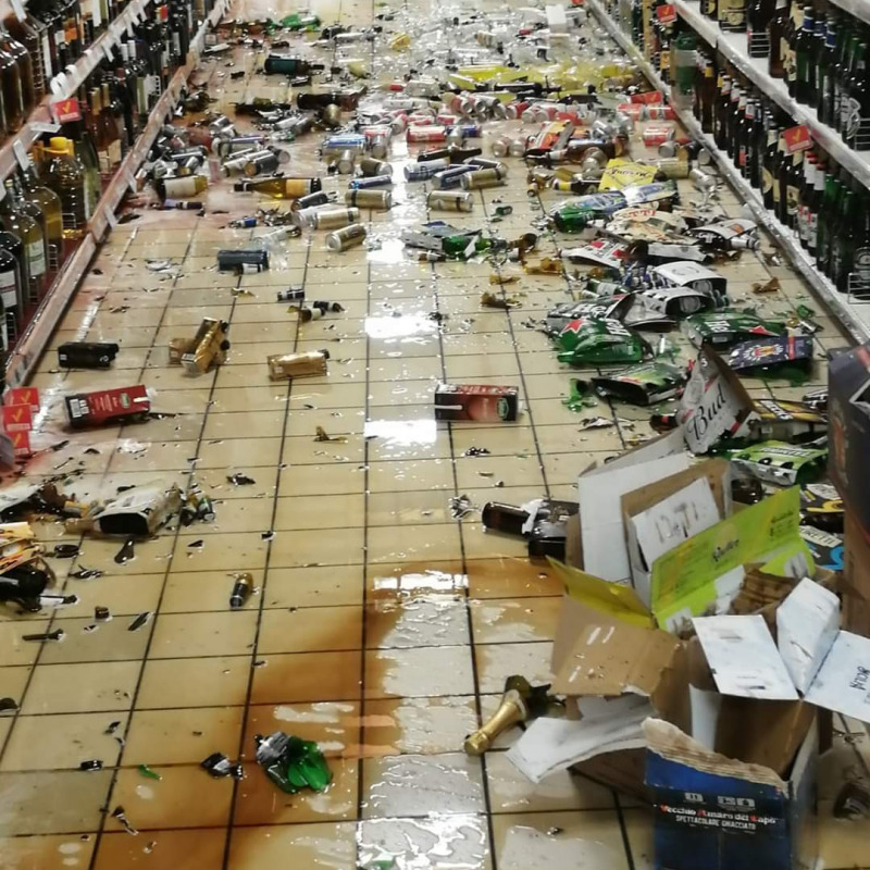 Un supermercato colpito dal terremoto