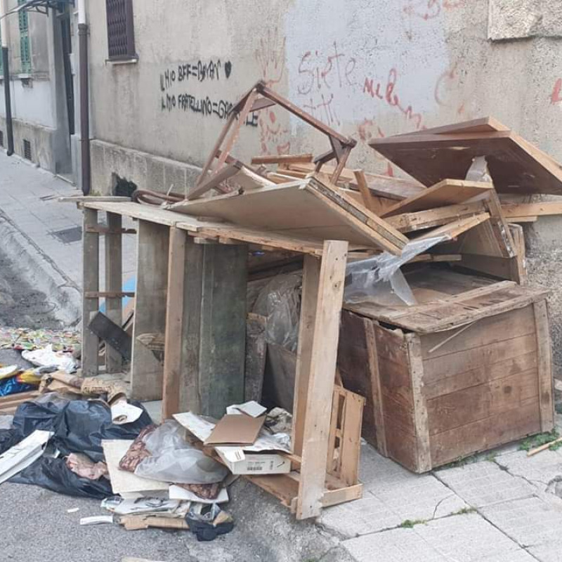 Vigili urbani di Messina stanano chi abbandona rifiuti, De Luca: "Siamo perseveranti"